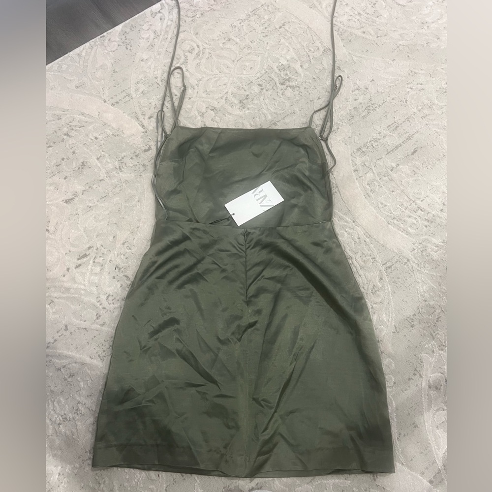 Brand new, never worn, olive green Zara dress size M!